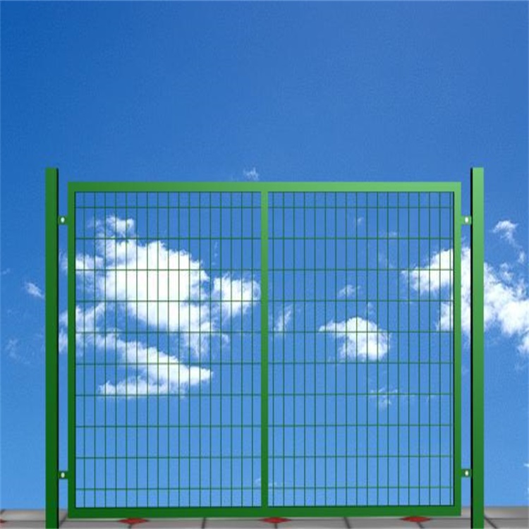 鐵絲網(wǎng)圍欄 鐵絲網(wǎng)圍欄