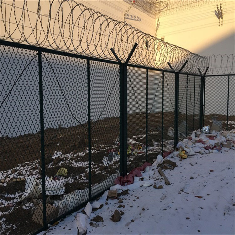 鋼網(wǎng)墻監(jiān)獄隔離網(wǎng)要求圖片3 鋼網(wǎng)墻監(jiān)獄隔離網(wǎng)要求圖片3