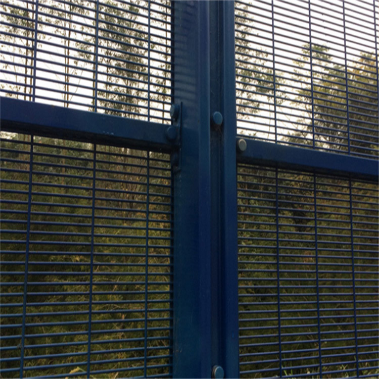 籬笆式高密度密紋防攀爬隔離網(wǎng)圖片3 籬笆式高密度密紋防攀爬隔離網(wǎng)圖片3