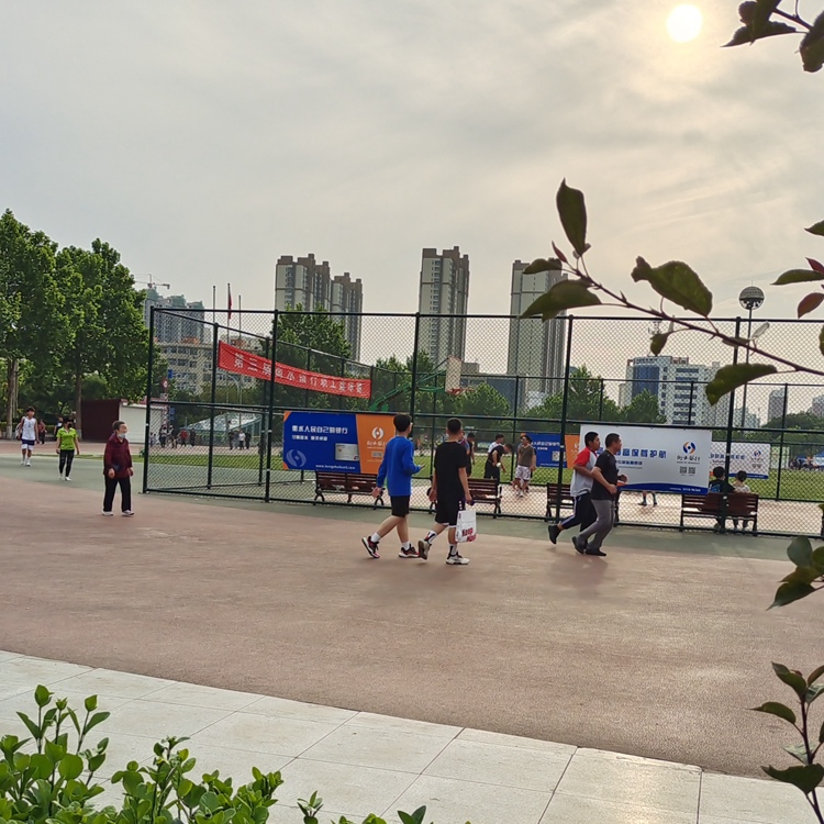 田徑場圍網(wǎng)安裝檢驗圖片1 田徑場圍網(wǎng)安裝檢驗圖片1