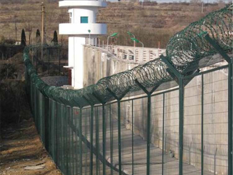 監(jiān)獄圍墻刀刺隔離網(wǎng) 監(jiān)獄圍墻刀刺隔離網(wǎng)