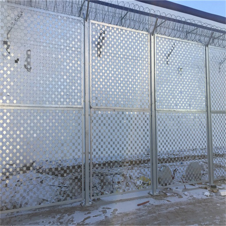 三門峽監獄梅花刺鋼網墻保養圖片4