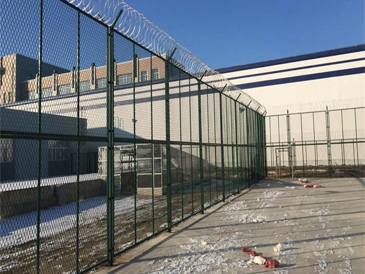 刺鋼網(wǎng)墻 刺鋼網(wǎng)墻