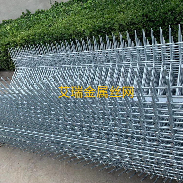 上海鐵路護欄網現場安裝情景圖片2