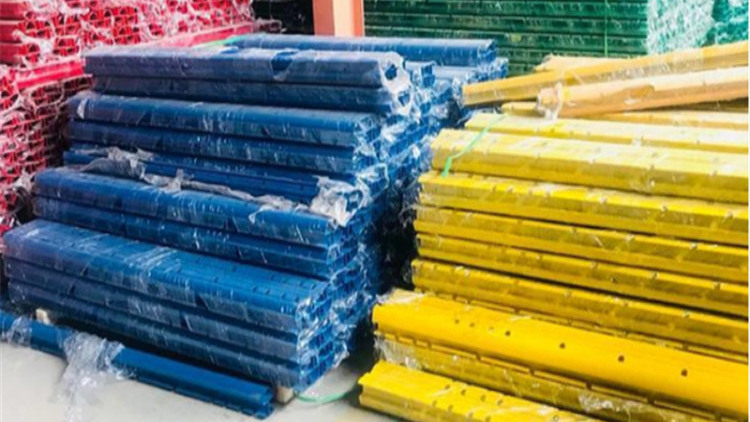 三角折彎護(hù)欄網(wǎng)顏色多選18631858321 三角折彎護(hù)欄網(wǎng)顏色多選18631858321