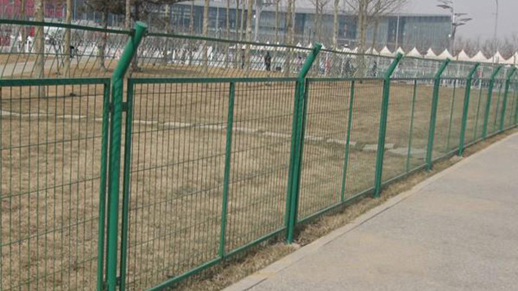 邊框式護(hù)欄18631858321 邊框式護(hù)欄18631858321