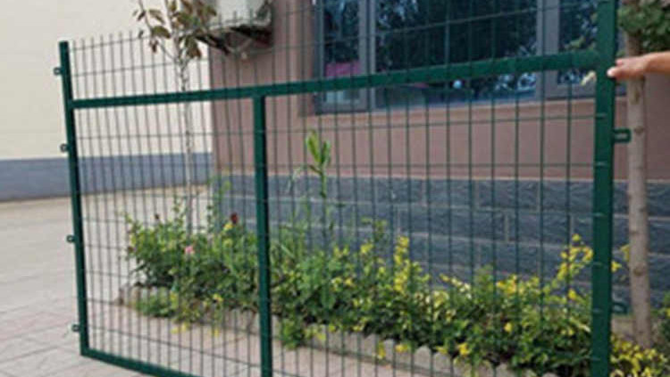 鐵路護欄網18631858321 鐵路護欄網18631858321