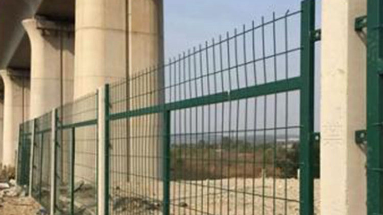 鐵路護欄網(wǎng)18631858321 鐵路護欄網(wǎng)18631858321