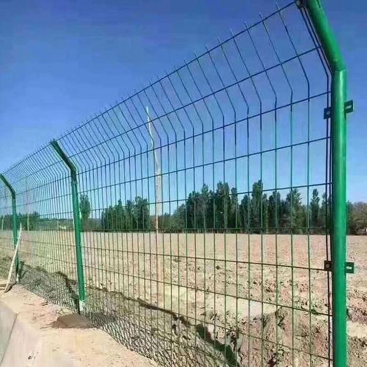 圈地護(hù)欄18631858321 圈地護(hù)欄18631858321