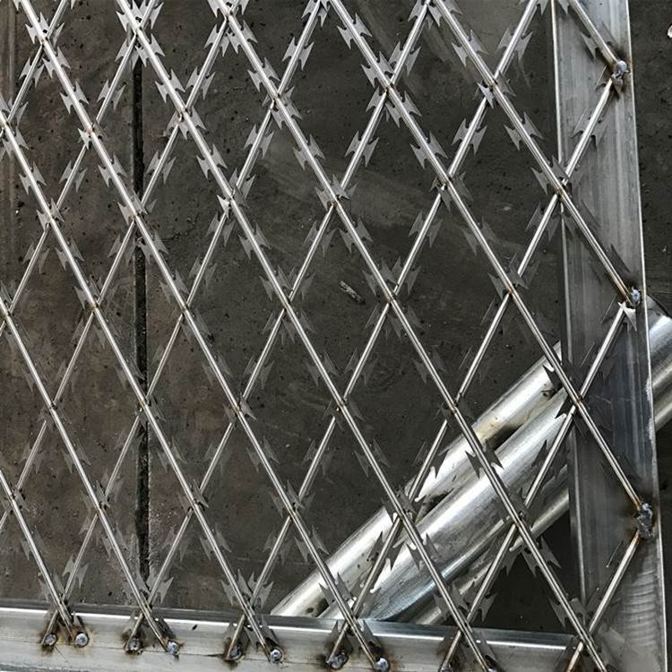 焊接刀刺網(wǎng)墻18631858321 焊接刀刺網(wǎng)墻18631858321