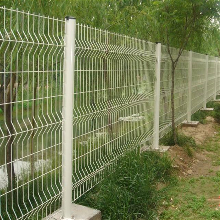 森林場區(qū)護欄網(wǎng)圖片4