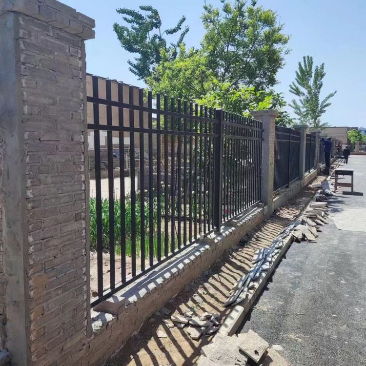 小區(qū)柵欄圖片4 小區(qū)柵欄圖片4