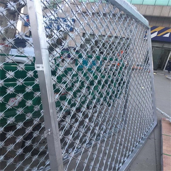 熱鍍鋅梅花刺隔離網圖片2