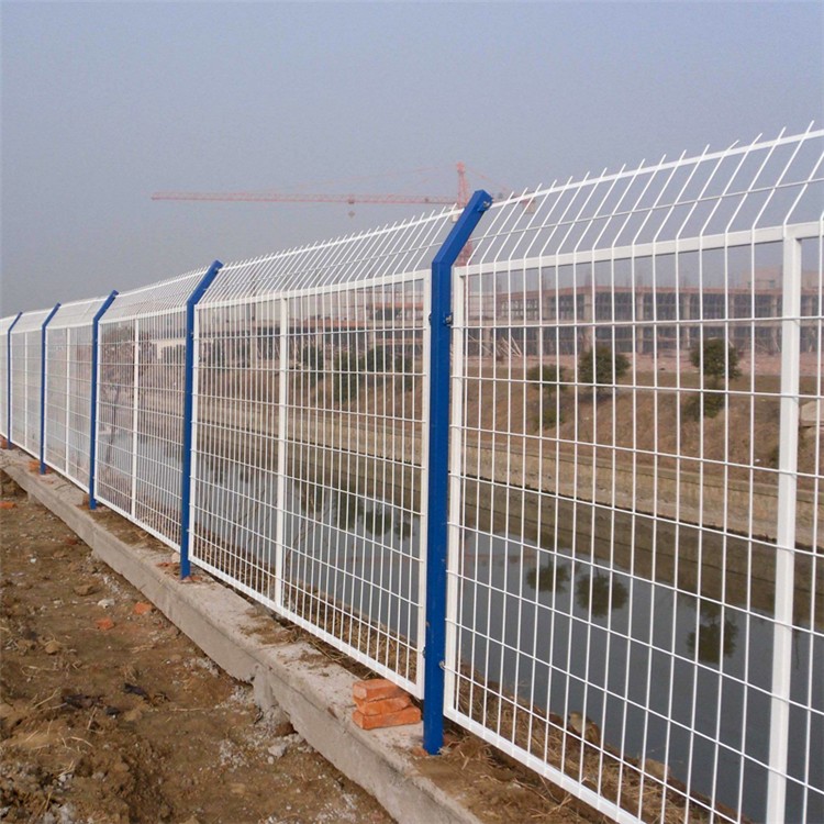 河道兩側(cè)隔離網(wǎng)圖片2 河道兩側(cè)隔離網(wǎng)圖片2