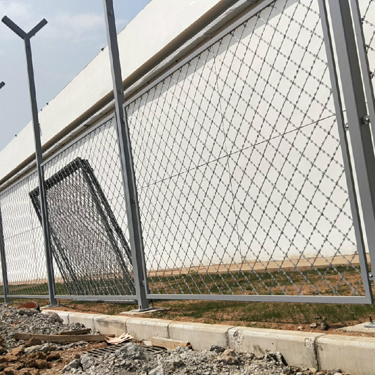 焊接刀片護欄網圖片2 焊接刀片護欄網圖片2