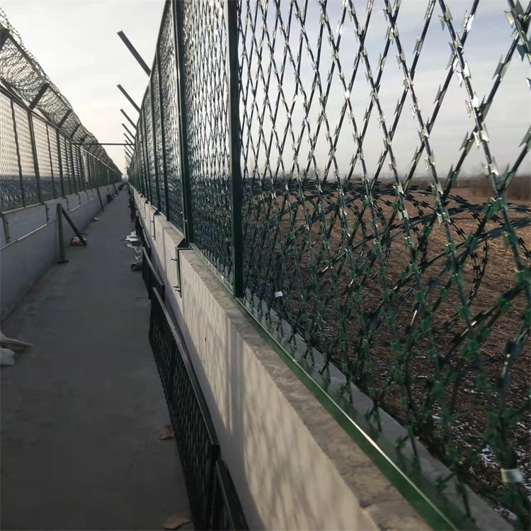 焊接刀片刺網(wǎng)圖片3 焊接刀片刺網(wǎng)圖片3