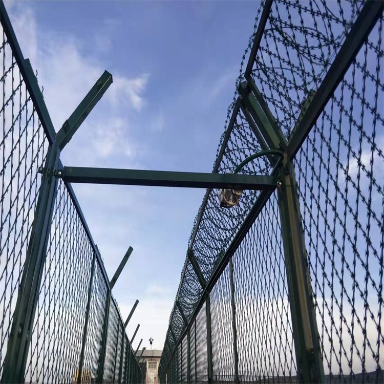 焊接刀片刺網(wǎng)圖片4 焊接刀片刺網(wǎng)圖片4